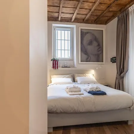 Trevi Steps 게스트하우스 4*